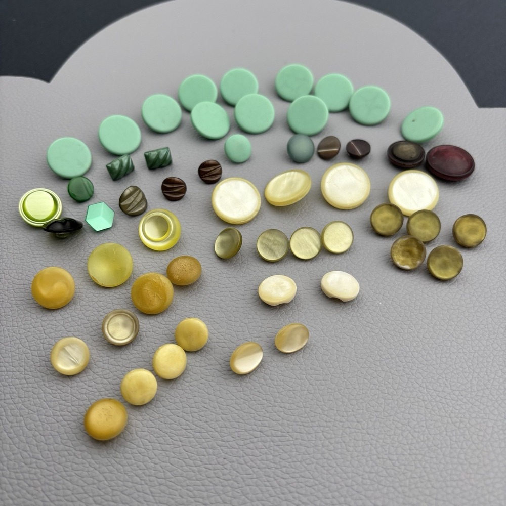Vintage Button Lot 1930s–1960s Green Yellow Butterscotch Mix‎ Bakelite Casein